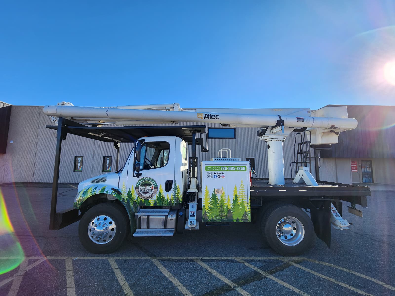 Mike's Tree Services bucket truck wrap in Denver by Wrapido Denver